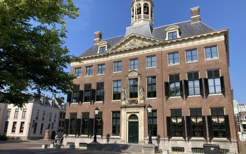 Het stadhuis aan het Raadhuisplein in Leeuwarden. Foto LC/Erwin Boers